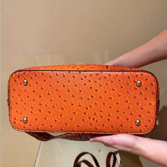 Elegant Orange Textured Women's Handbag - Picture 3 of 6